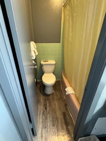Pratt Budget Inn Bagian luar foto